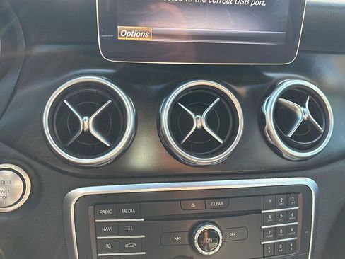 Used 2019 Mercedes-Benz GLA 250 4MATIC image 34
