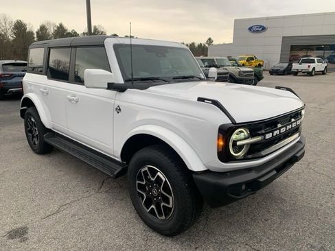 New 2025 Ford Bronco Outer Banks image 2