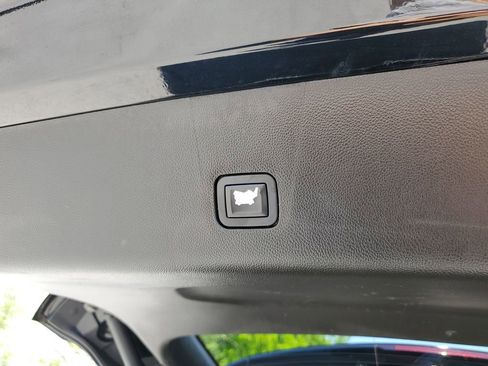 Used 2019 Chevrolet Traverse Premier w/ Driver Confidence II Package FWD image 8