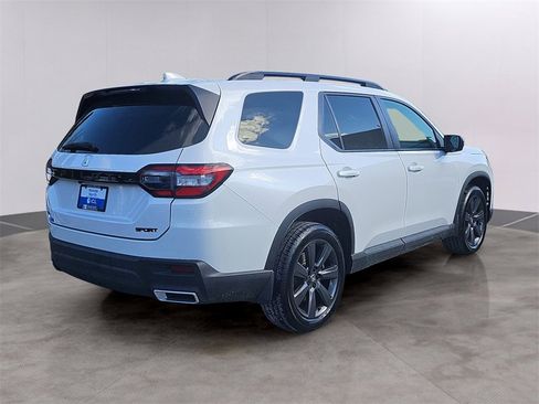 Certified 2023 Honda Pilot Sport image 4