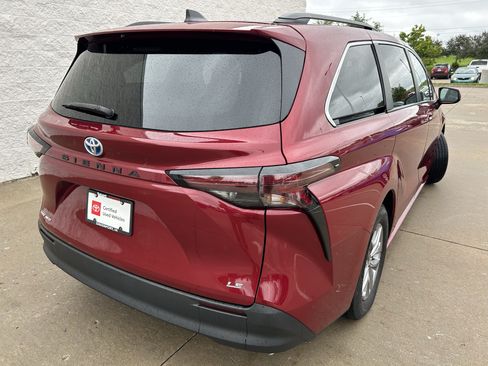 Certified 2025 Toyota Sienna LE w/ LE Plus Package AWD/4WD image 6