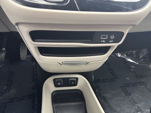 Used 2020 Chrysler Pacifica Touring image 20