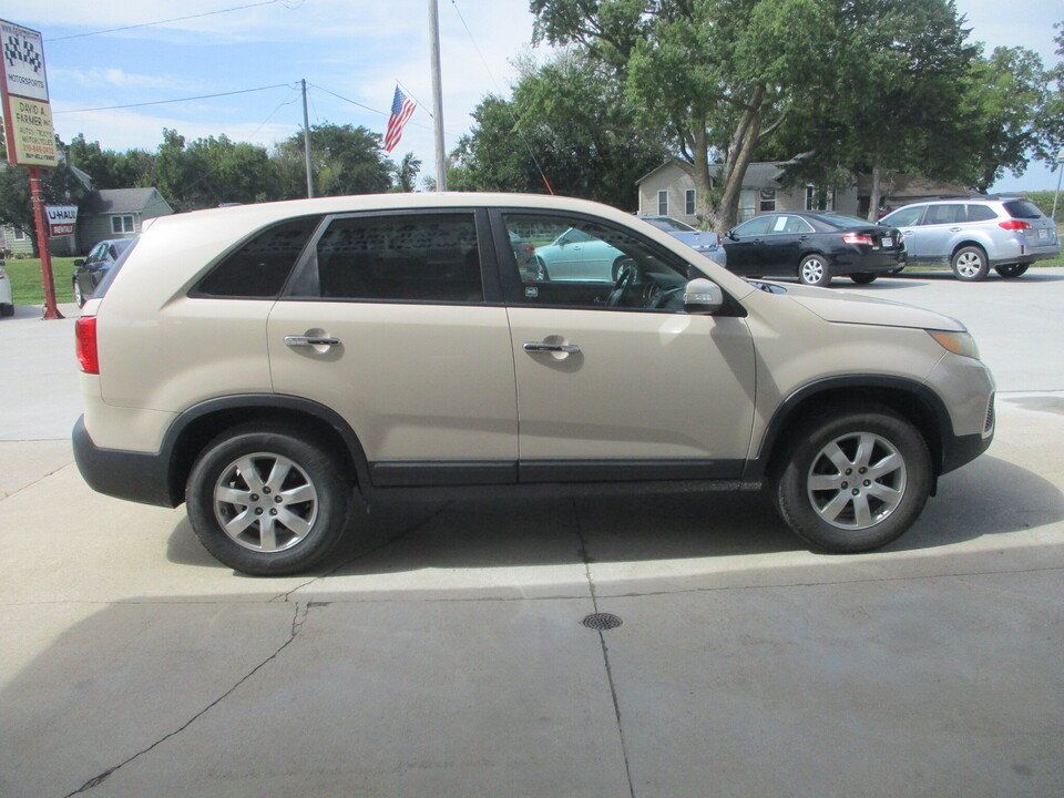 Used 2012 Kia Sorento FWD w/ Third Row Pkg image 2