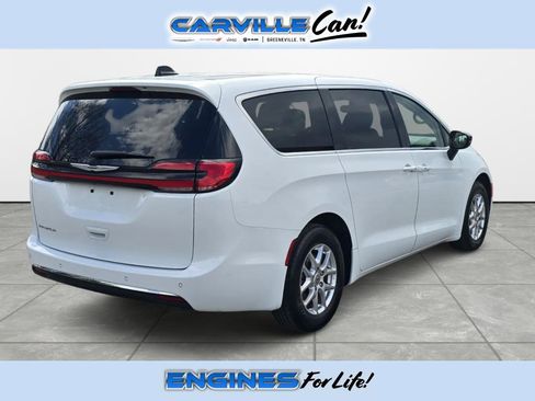 Used 2024 Chrysler Pacifica Touring-L FWD image 4