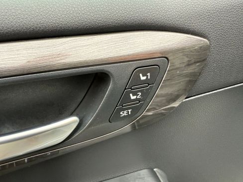 Used 2021 Toyota Highlander Platinum image 26