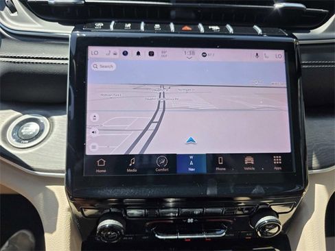 Used 2024 Jeep Grand Cherokee Limited w/ Black Appearance Package image 12