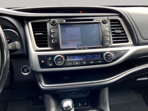 Used 2018 Toyota Highlander SE AWD/4WD image 7