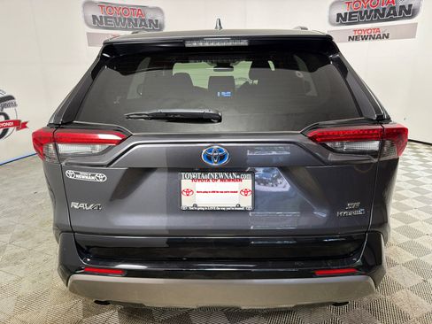 Used 2023 Toyota RAV4 SE image 4