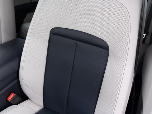 Used 2026 Rolls-Royce Cullinan AWD/4WD image 19