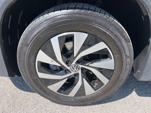 Used 2025 Volkswagen Tiguan S FWD image 8