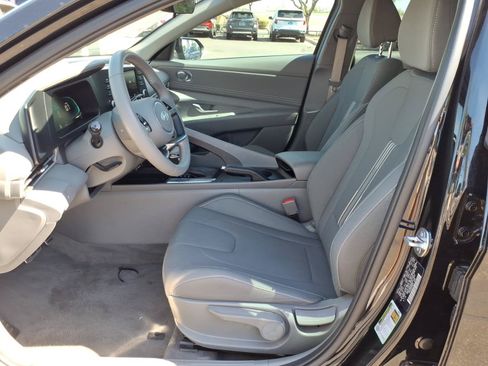 Certified 2025 Hyundai Elantra Sport FWD image 12