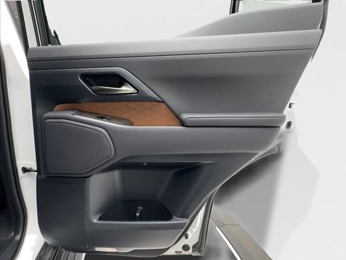 Used 2025 Lexus GX 550 w/ Accessory Package (2T) image 30