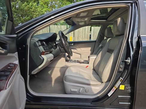 Used 2012 Toyota Camry XLE image 9