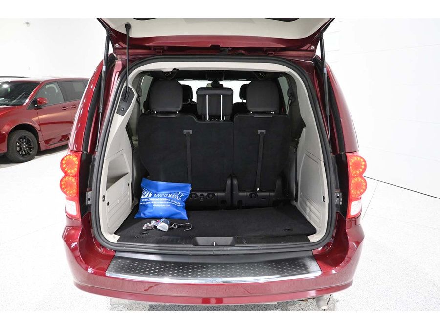 Used 2019 Dodge Grand Caravan SXT FWD image 25