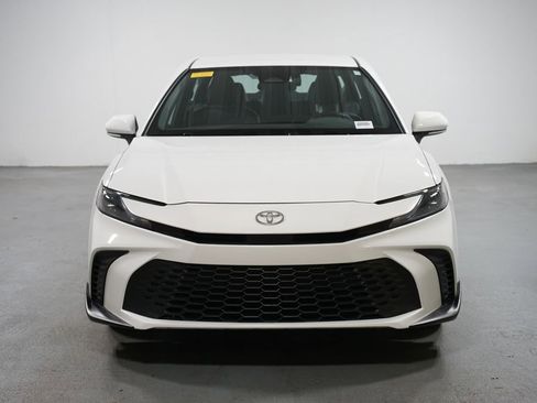 Certified 2025 Toyota Camry SE image 2