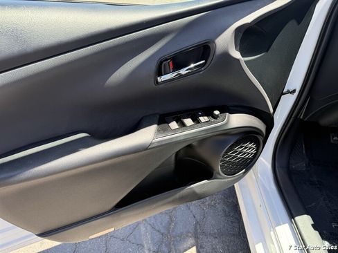 Used 2022 Toyota Prius Prime LE FWD image 7