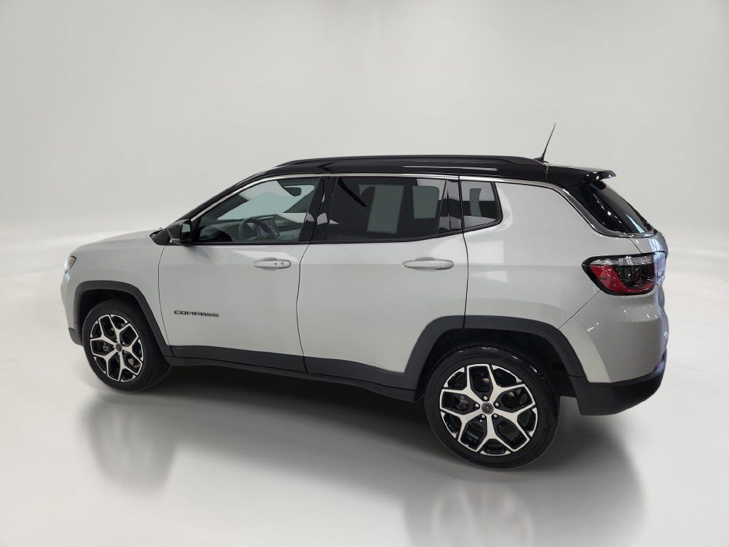 Used 2025 Jeep Compass Limited AWD/4WD image 5