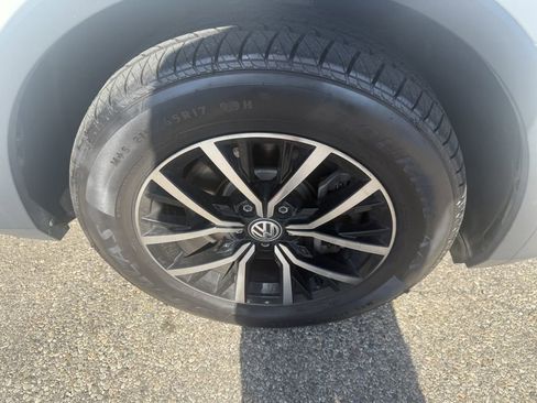 Used 2021 Volkswagen Tiguan SE image 19