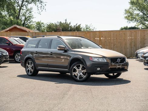 Used 2015 Volvo XC70 T6 AWD/4WD image 1