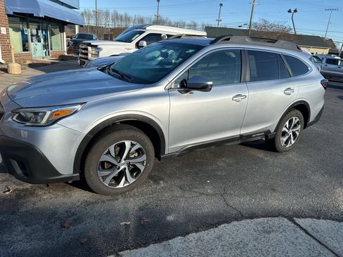Used 2022 Subaru Outback Limited image 12