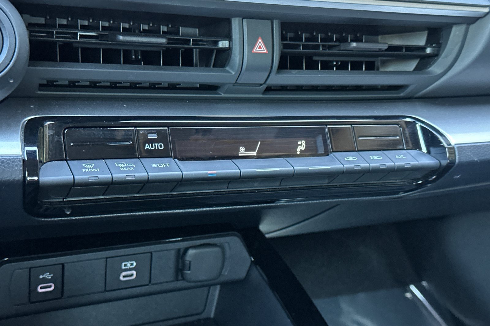 Certified 2025 Toyota Prius LE AWD/4WD image 23