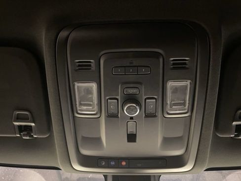Used 2021 GMC Yukon XL SLT w/ Rear Media and Nav Package AWD/4WD image 3