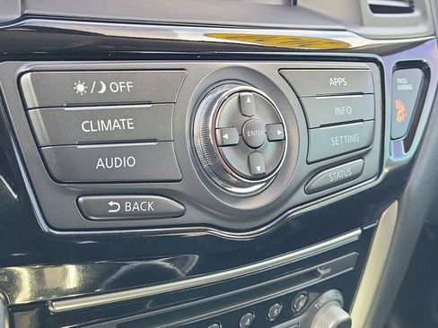 Used 2020 Nissan Pathfinder SV image 31