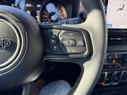 Used 2024 Jeep Gladiator Sport image 24