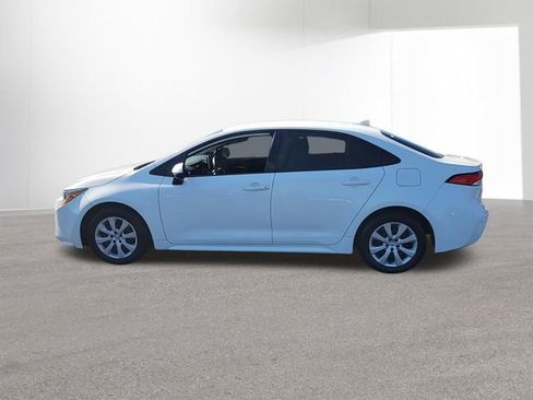 Used 2021 Toyota Corolla LE image 5