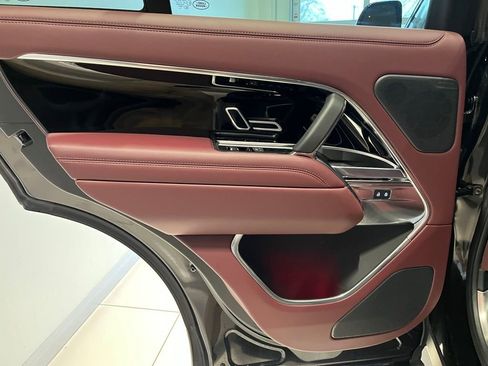 Used 2025 Land Rover Range Rover SE image 22