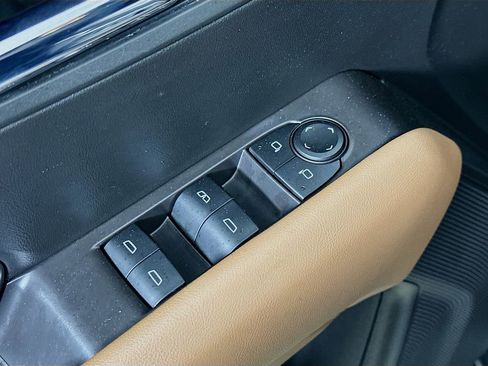 Used 2025 GMC Canyon AT4 image 20