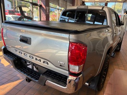 Used 2016 Toyota Tacoma SR5 w/ SR5 Appearance Package (SN) image 7