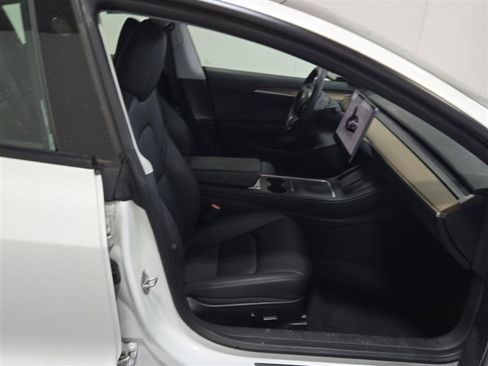 Used 2023 Tesla Model 3 Standard Range image 6