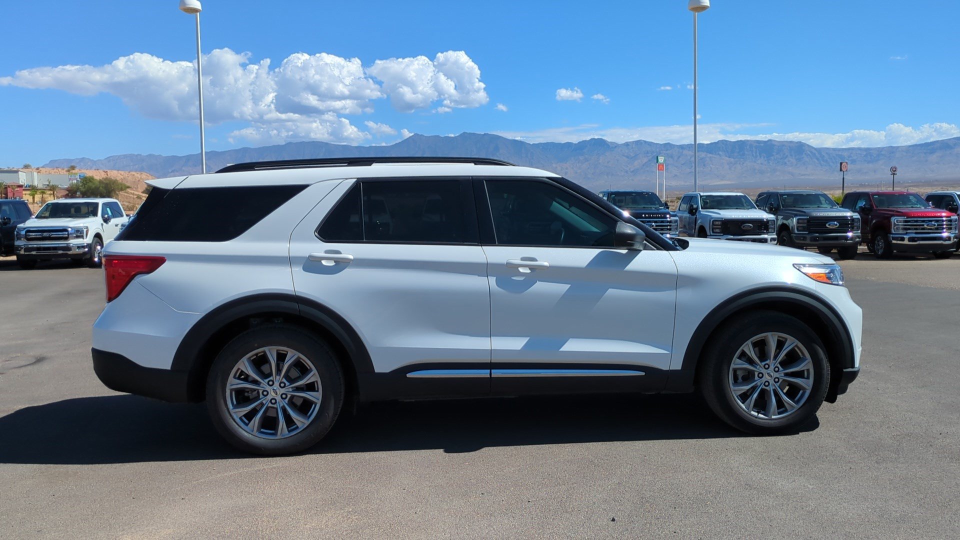 Used 2024 Ford Explorer XLT w/ Equipment Group 202A RWD image 3