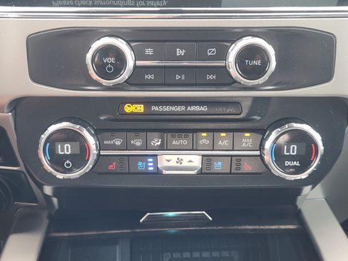 Used 2022 Ford F250 Lariat w/ Lariat Ultimate Package AWD/4WD image 19