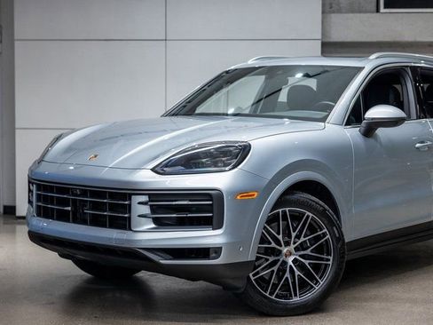 Certified 2025 Porsche Cayenne image 17