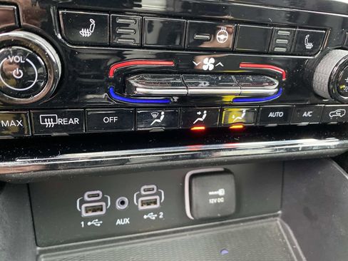 Used 2023 Jeep Grand Cherokee Altitude image 16