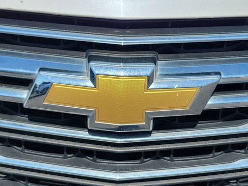 Used 2023 Chevrolet Traverse LT image 22