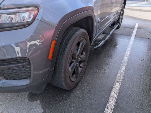 Used 2024 Jeep Grand Cherokee Altitude AWD/4WD image 3