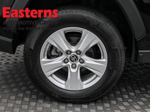 Used 2021 Toyota RAV4 LE image 29