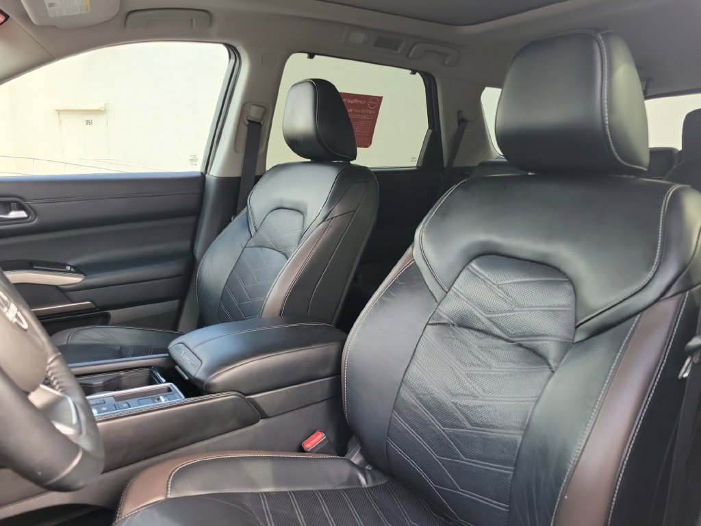 Certified 2023 Nissan Pathfinder Platinum w/ Lighting Package (N93) FWD image 27