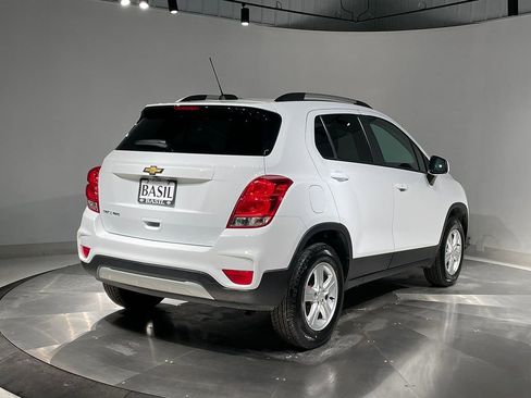 Used 2022 Chevrolet Trax LT w/ LT Convenience Package image 11