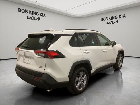 Used 2025 Toyota RAV4 LE AWD/4WD image 5