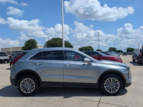 Used 2025 Cadillac XT4 Premium Luxury FWD image 3