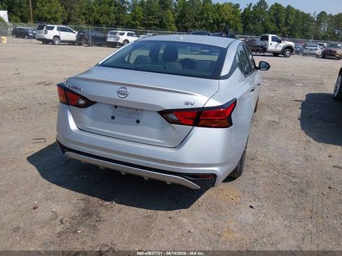 Used 2024 Nissan Altima 2.5 SV FWD image 3