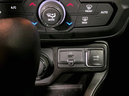 Used 2023 Jeep Renegade Latitude image 30