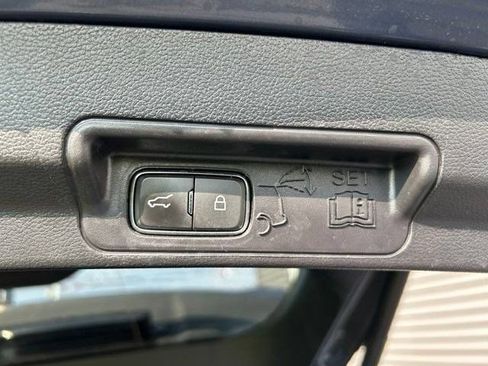 Used 2021 Ford Explorer XLT w/ Equipment Group 202A AWD/4WD image 46