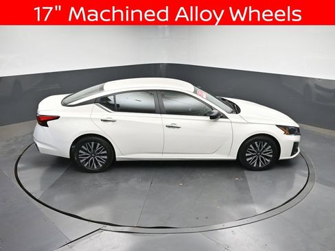 Used 2025 Nissan Altima 2.5 SV image 40
