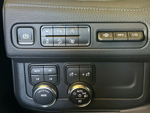 Used 2024 GMC Yukon XL Denali AWD/4WD image 34