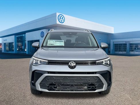 New 2026 Volkswagen Taos SE image 2